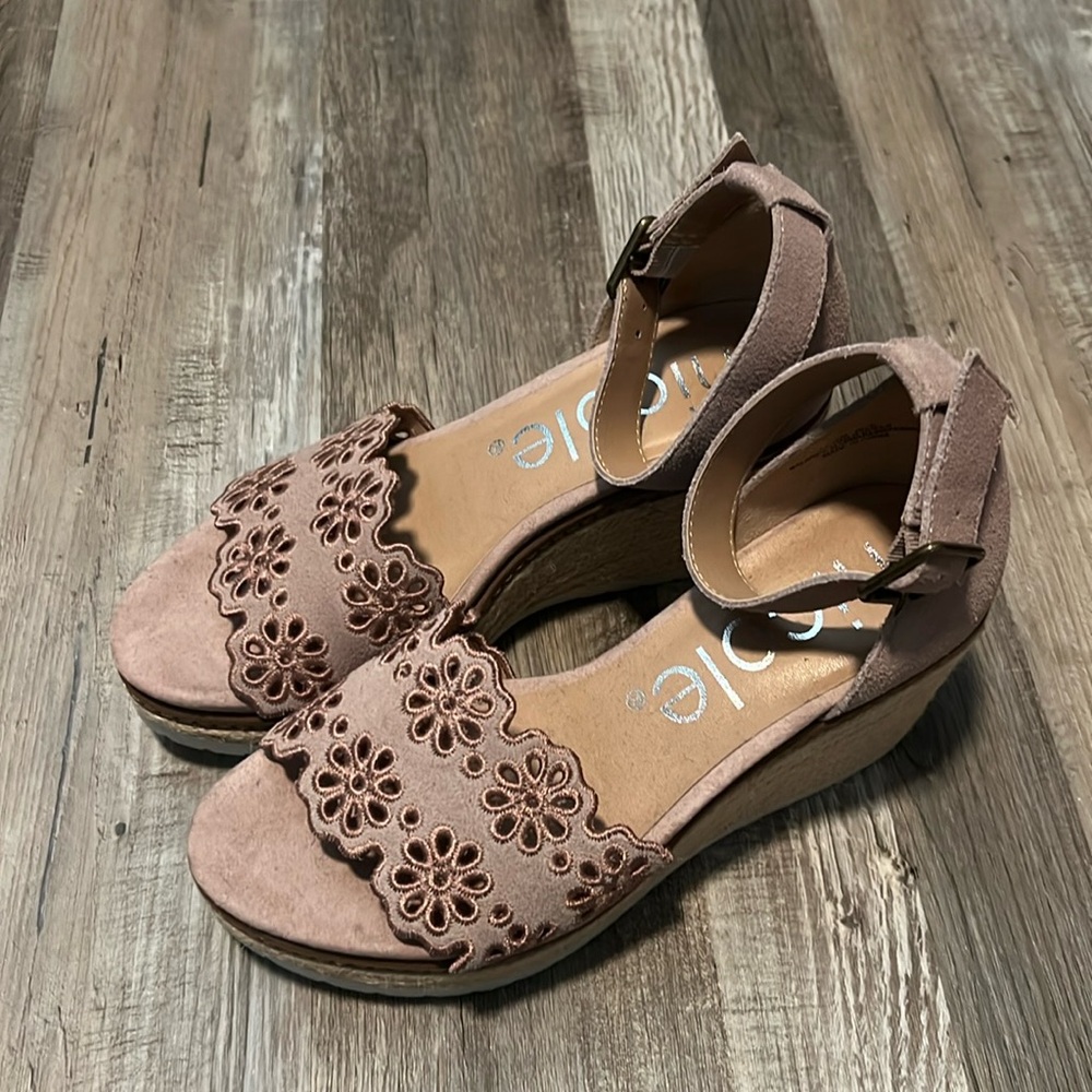 NWOT heeled sandals